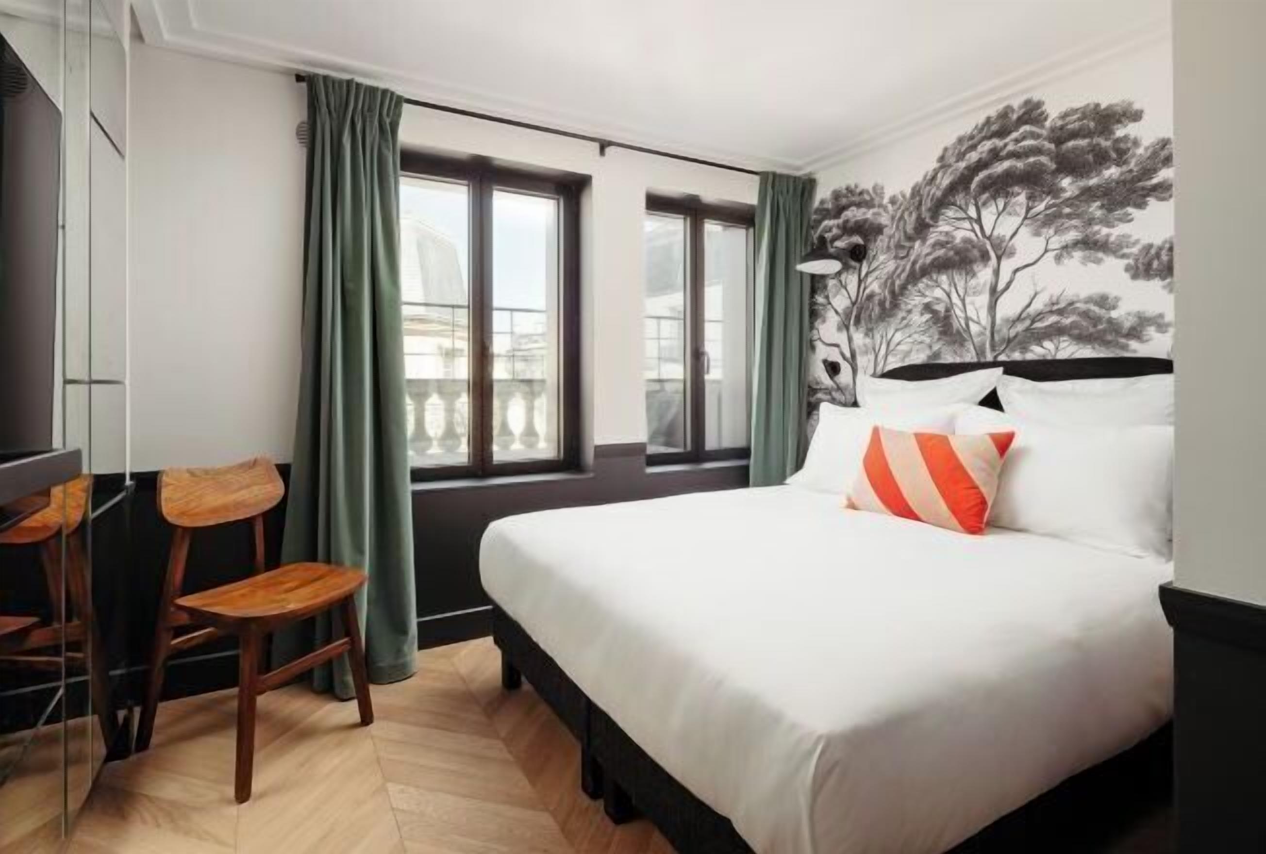 Egyptian cotton sheets, premium bedding, in-room safe, blackout curtains