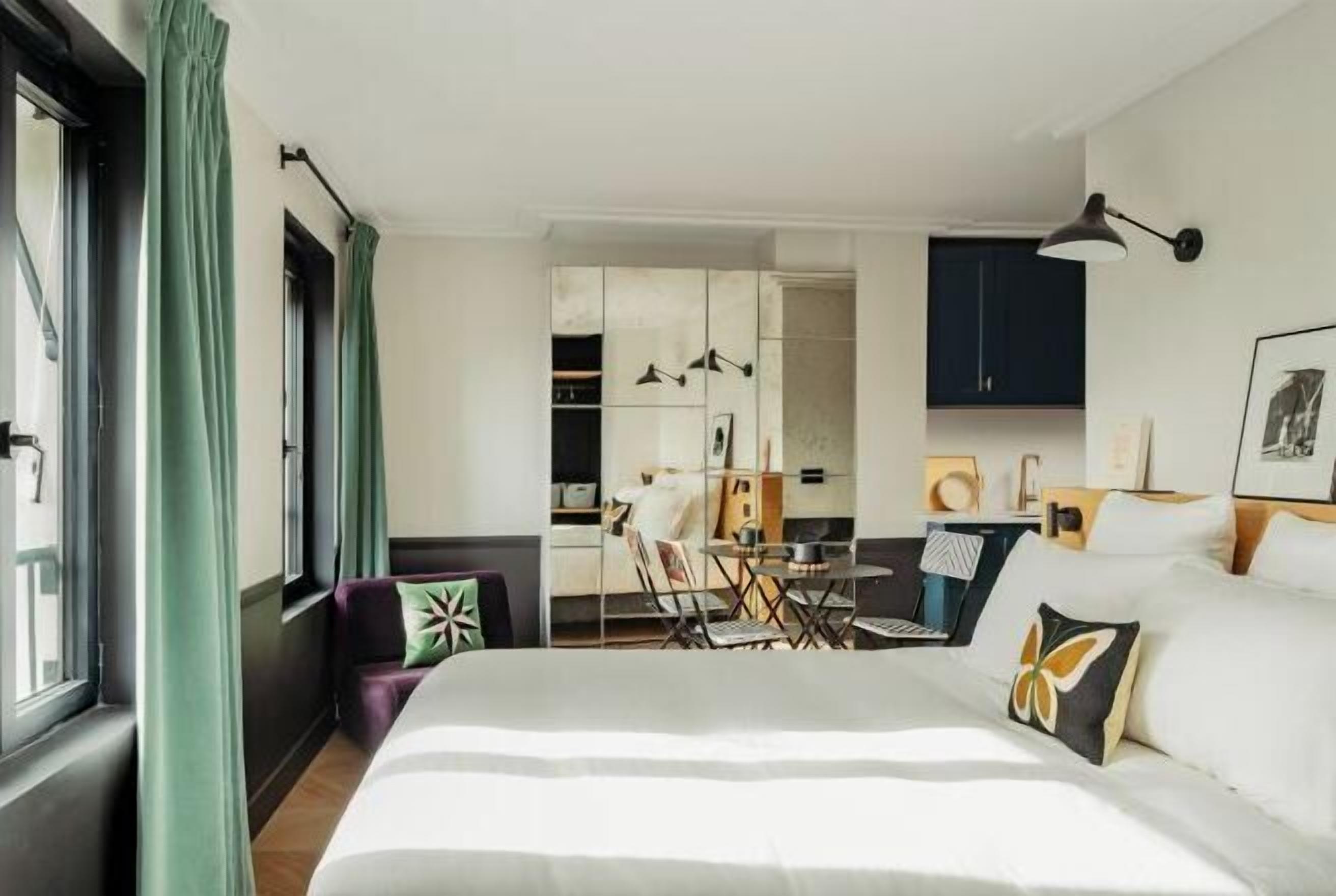 Egyptian cotton sheets, premium bedding, in-room safe, blackout curtains