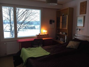 3 slaapkamers, een strijkplank/strijkijzer, wifi, beddengoed
