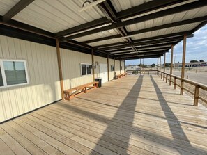 Terrace/patio - The Armadillo Hotel Carlsbad (Carlsbad)