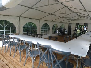 Dining - 5 Gîtes 2/4 pers. + 3 ch. 26 pers.au total with swimming pool on 5000 m² grounds  (St Pardon de Conques)
