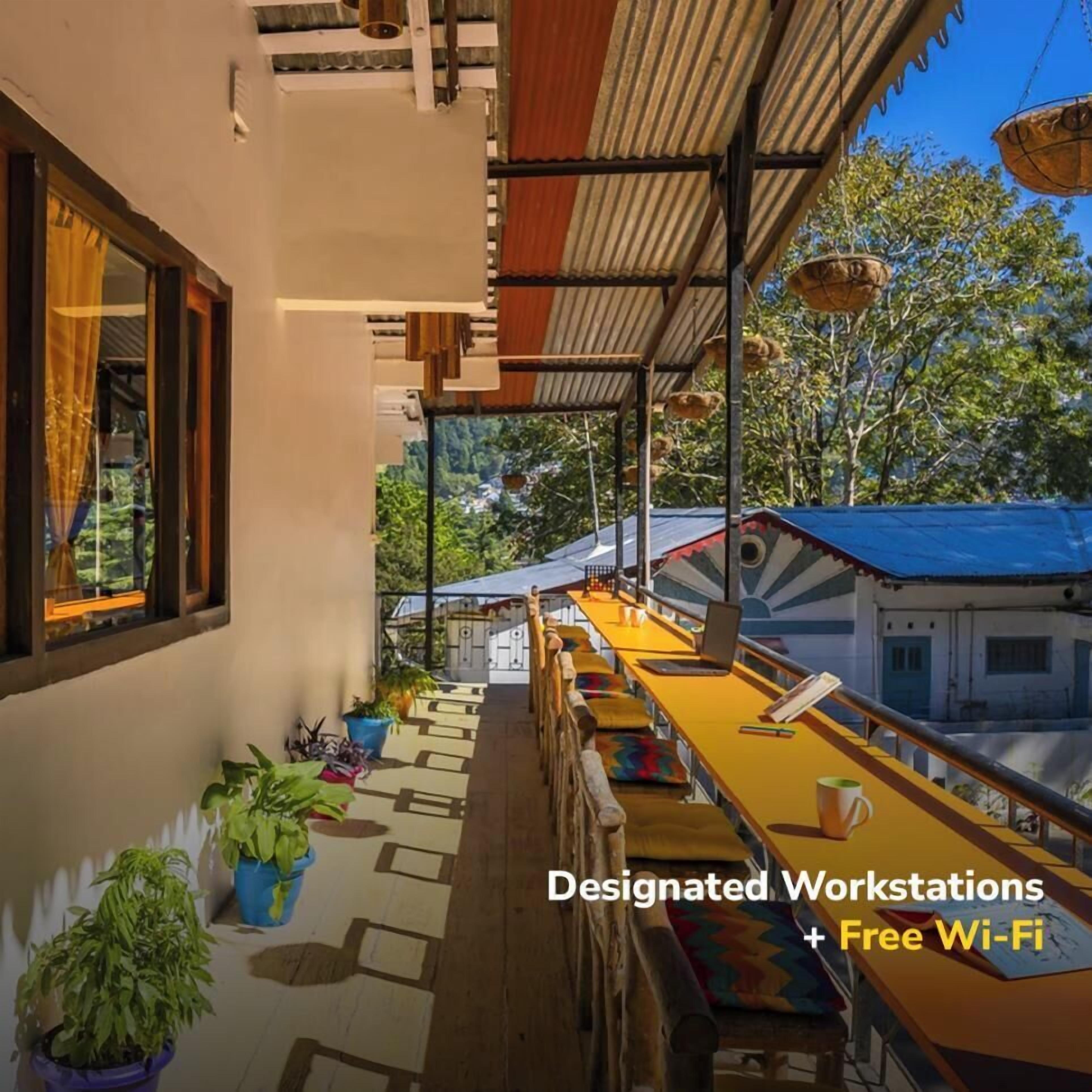 Área de estar no saguão