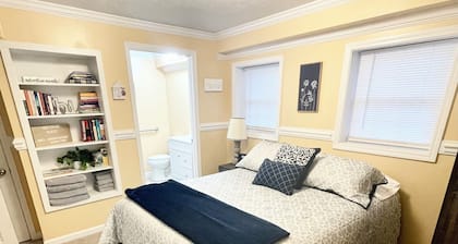 GREAT LOCATION! Private and roomy 1 bdrm, bath & den