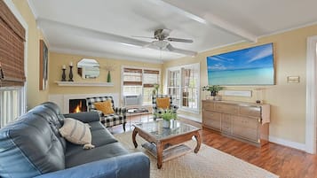 Smart-TV, Kamin, Tischtennisplatte