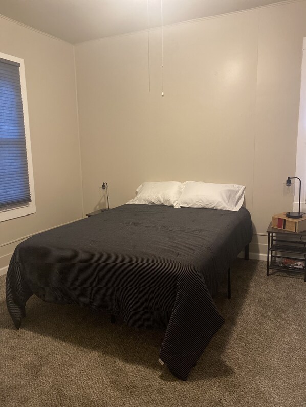 3 bedrooms, desk, iron/ironing board, travel cot