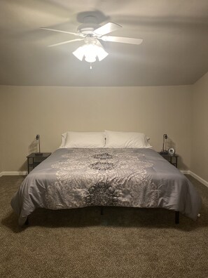 3 bedrooms, desk, iron/ironing board, travel crib - Private home  (Green Bay)