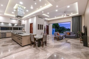 Fridge, microwave, oven, stovetop - The Mansion Riviera Nayarit (Nuevo Vallarta)