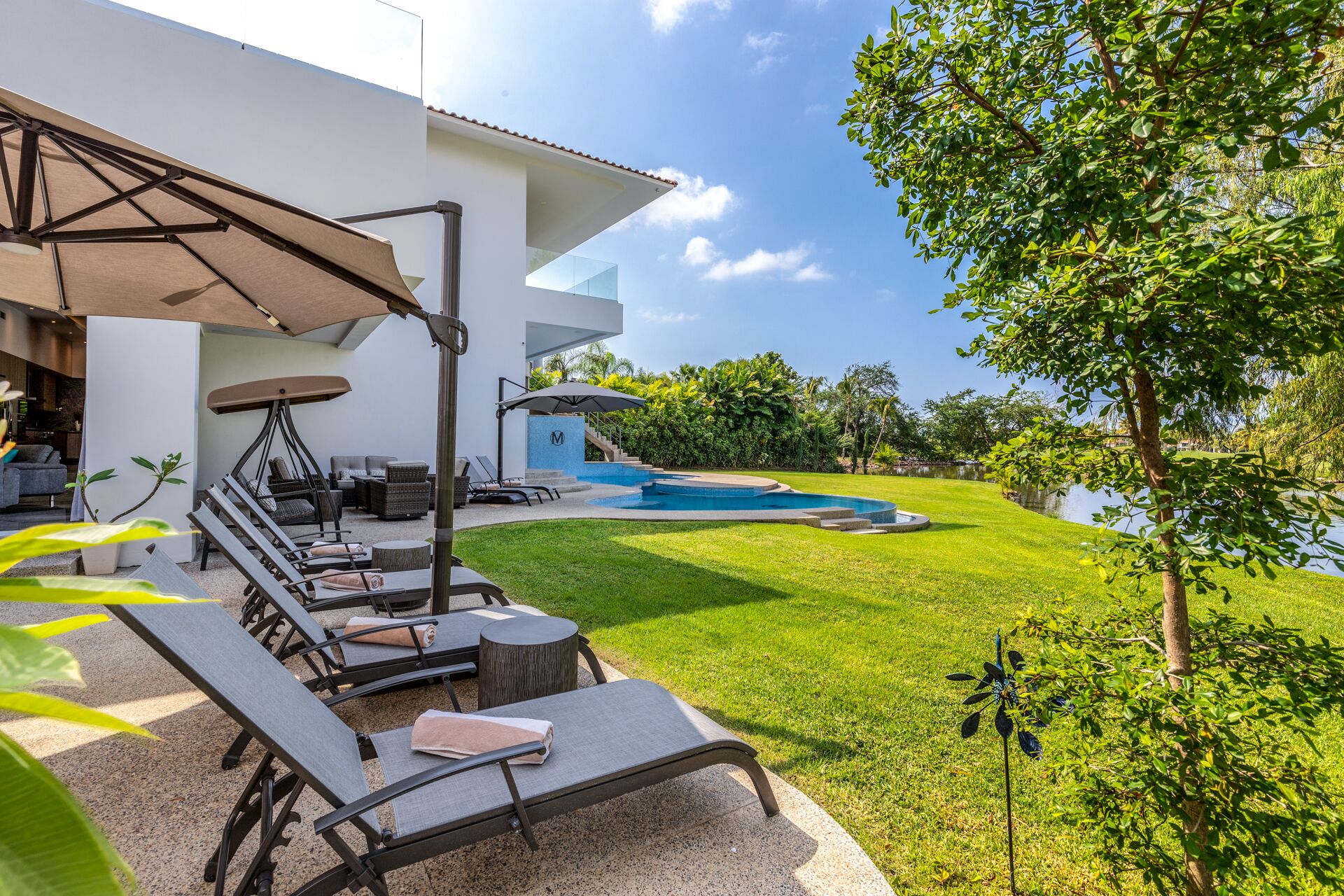 المنطقة المحيطة بالمنشأة