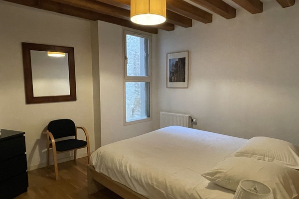 Chambre au calme donnant sur une cour intérieure