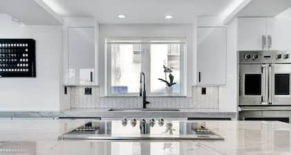 Modern Mansion of Miami- Sleeps 12- Versace Mansion Neighbor {Floor 2 & 3}