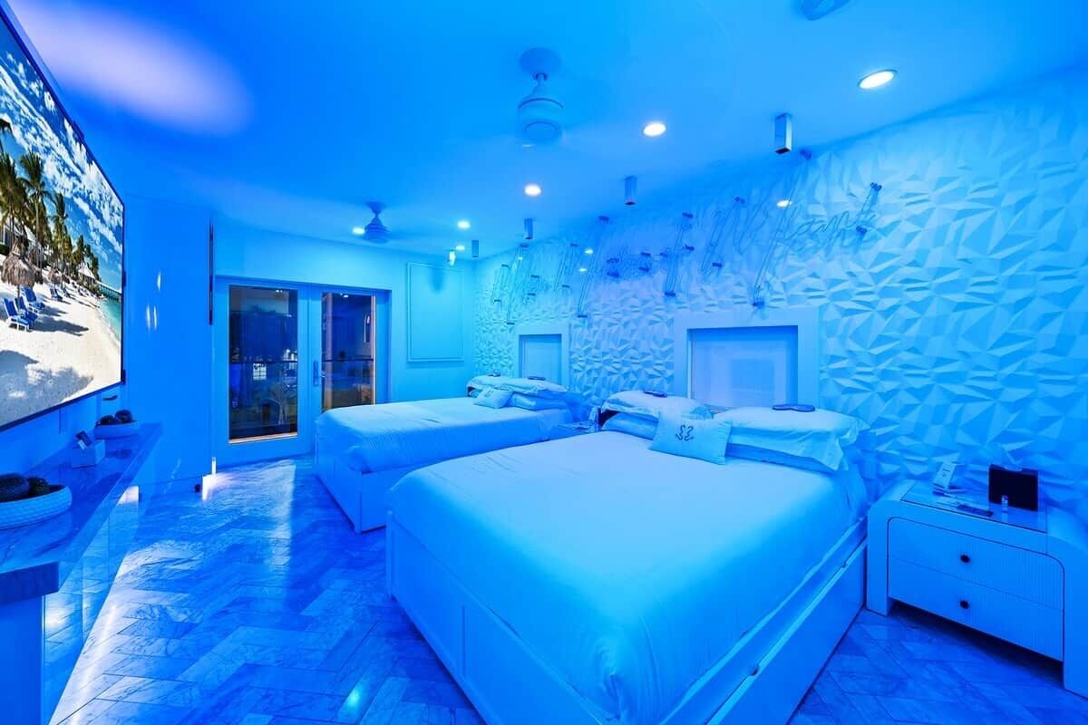 2 bedrooms, in-room safe, iron/ironing board, free WiFi