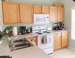 Toaster, cookware/dishes/utensils, dining tables