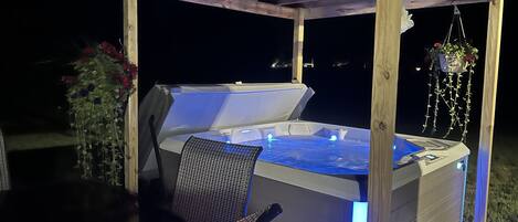 Tina de hidromasaje al aire libre