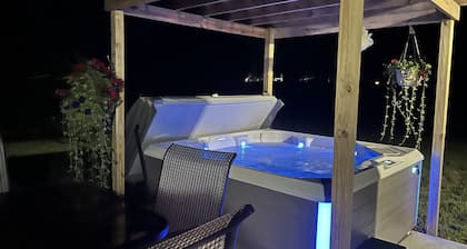 4-Bedroom in Lower Level with Hot Tub & Kitchenette