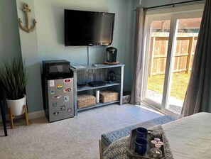 1 bedroom, desk, iron/ironing board, WiFi - Post Flight-Prime Location (Kill Devil Hills)