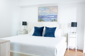 4 slaapkamers, een bureau, een strijkplank/strijkijzer, wifi