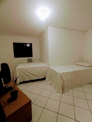 Basic Triple Room | Bed sheets - Pousada Estrela Marinha (Maceió)