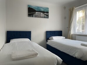 Bungalow Confort, salle de bains commune, vue jardin