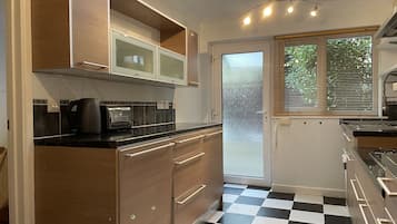 Bungalow tiện nghi đơn giản, phòng tắm dùng chung, quang cảnh vườn | Bếp riêng