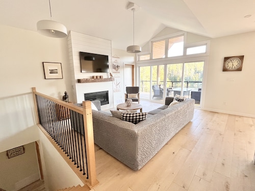 Brand new luxury waterfront cottage 