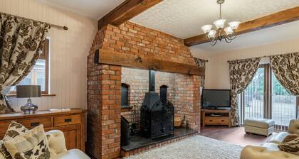 5 bedroom accommodation in Poulton-le-Fylde