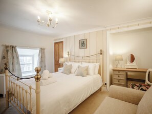 4 bedrooms, free WiFi, bed sheets