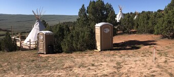 Tipi Retreat w/Free Hot Springs Day Pass