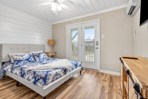 4 bedrooms, iron/ironing board, WiFi