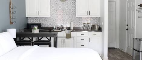 1 bedroom, desk, iron/ironing board, free WiFi