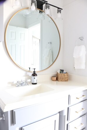 Combined shower/bathtub, hair dryer, towels, soap