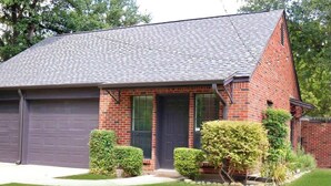 A single-story brick house with a gray roof, a garage, and a front porch. - 5 Min away from TCU/Downtown/Stockyards/Dickies Arena (Fort Worth)