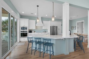 Unclassified image, 2 of 64, button