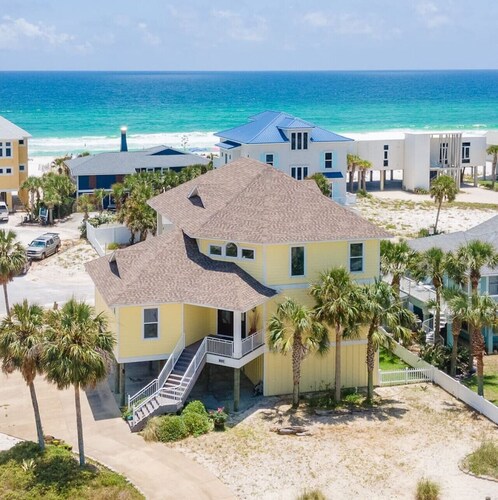 Beach House includes Chairs, Cooler, Cart & Bikes!