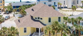 Beach House includes Chairs, Cooler, Cart & Bikes!