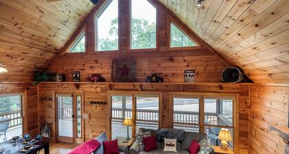 Blue Ridge Cabin- Amazing Porch, Game Room, 10 Min to Town!