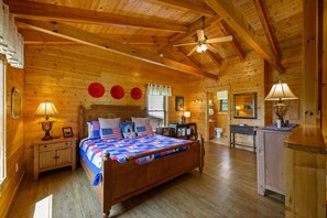 2 bedrooms, iron/ironing board, free WiFi, bed sheets - Luxury Mountain Getaway 5 Minutes from Pigeon Forge Parkway! (Pigeon Forge)