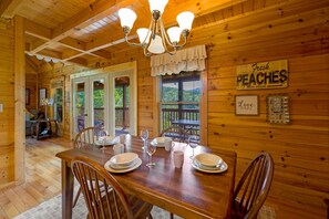 Dining - Luxury Mountain Getaway 5 Minutes from Pigeon Forge Parkway! (Pigeon Forge)