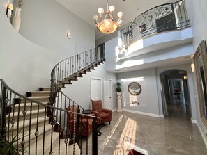 Interior - Hilltop Villa 5BR & Loft,  4.5BA Sleep16+,  360 Panoramic Mountain View (Lakeside)