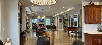 Hilltop Villa 5BR & Loft,  4.5BA Sleep16+,  360 Panoramic Mountain View