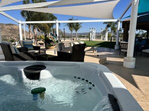 Terrace/patio - Hilltop Villa 5BR & Loft,  4.5BA Sleep16+,  360 Panoramic Mountain View (Lakeside)