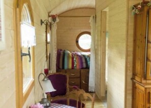 1 bedroom, desk, travel cot, bed sheets