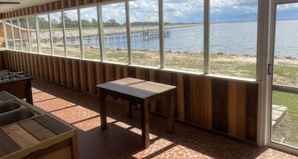 Lakefront Retreat At Randolphs Landing