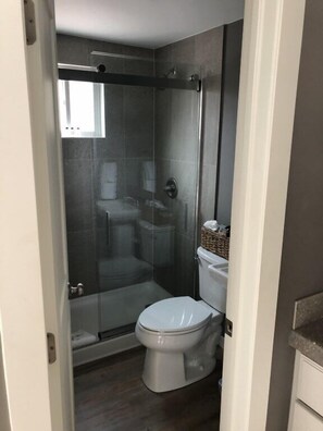 Sèche-cheveux, serviettes fournies