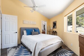 2 bedrooms, desk, iron/ironing board, free WiFi - Pinecone Lodge -  FIFA Ready! (Crestline)