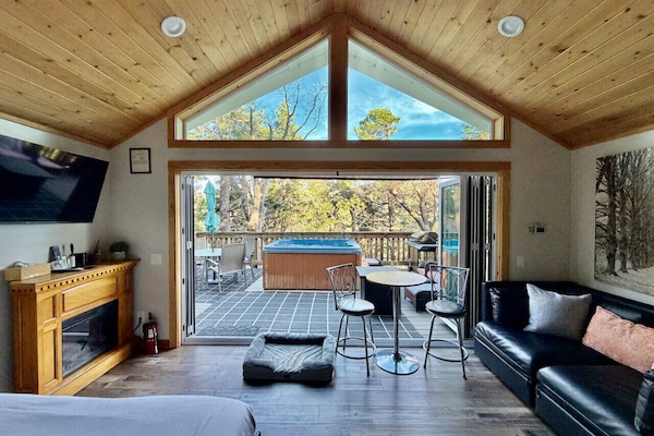 Artful living in the forest