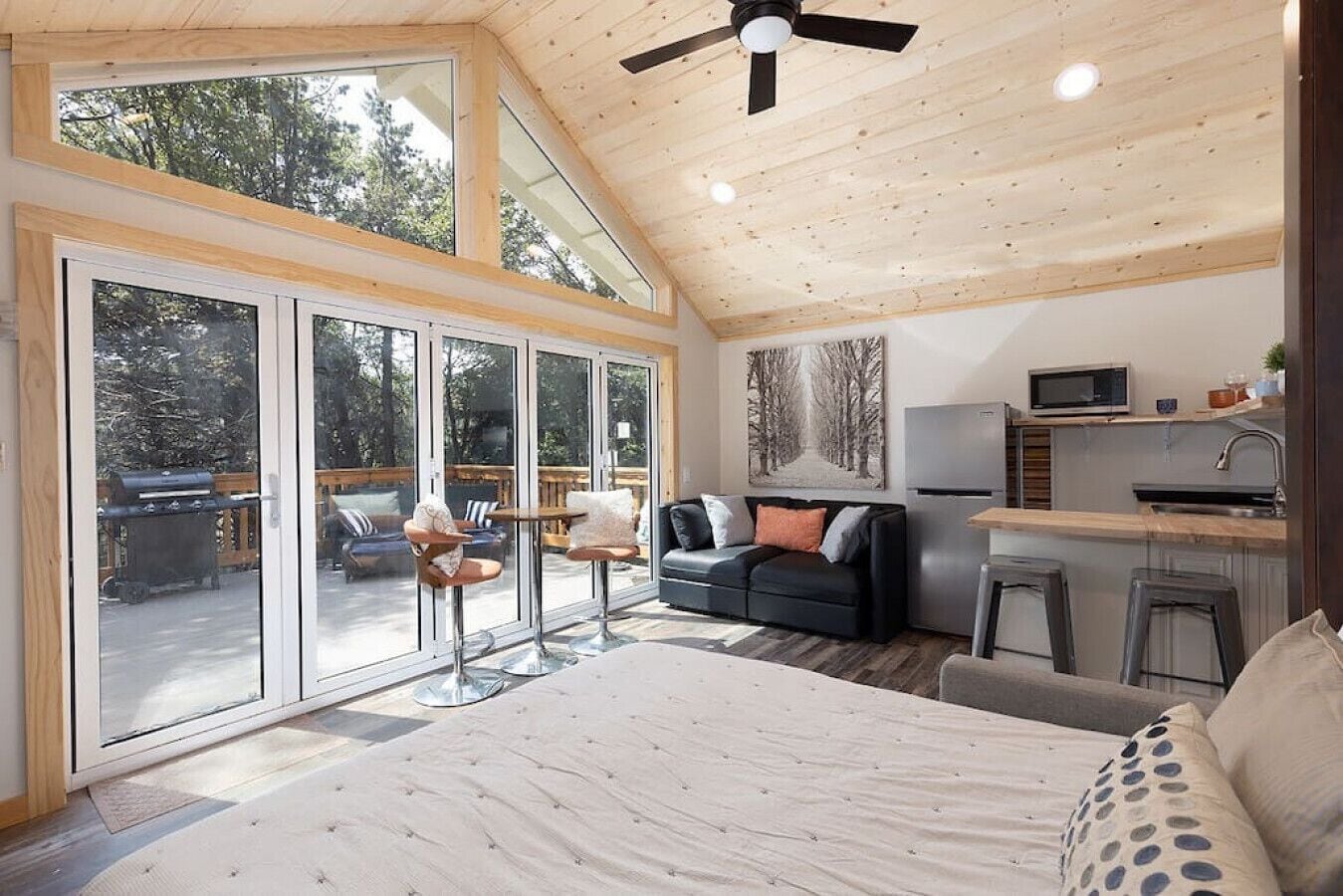 Bureau, fer et planche à repasser, Wi-Fi, draps fournis