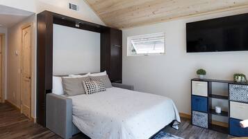 Desk, iron/ironing board, WiFi, bed sheets