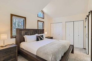 2 bedrooms, iron/ironing board, WiFi, bed sheets - 2bedroom+Loft, Lake Views, Amazing Location! (Dillon)