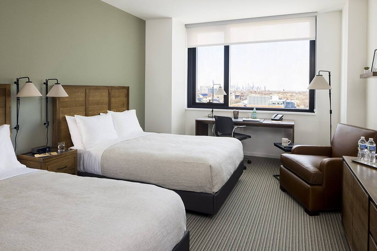 Deluxe Room | 1 bedroom, premium bedding, down comforters, in-room safe