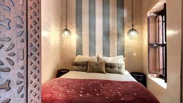 5 bedrooms, in-room safe, iron/ironing board, free WiFi